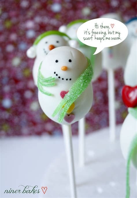 In a previous post i promised to post a little tutorial on how to make holly leaf cake pops, so here we go! {Christmas} Snowman Cake Pops reloaded | niner bakes
