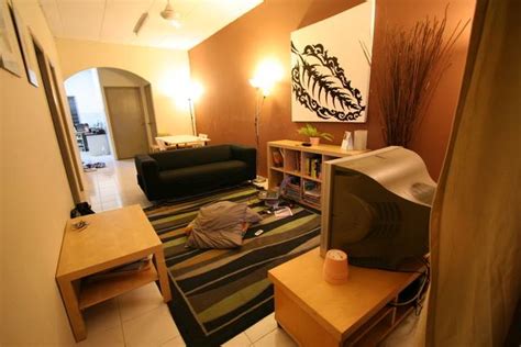 Penentuan posisi kamar tidur anak di lantai 1 ditujukan karena usia anak yang masih kecil. WARNA HIASAN: Tips Dekorasi Bagi Rumah Flat atau Apartment