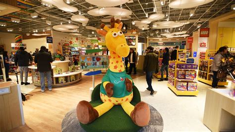 New Toys R Us First New Store Now Open In Garden State Plaza Lupon
