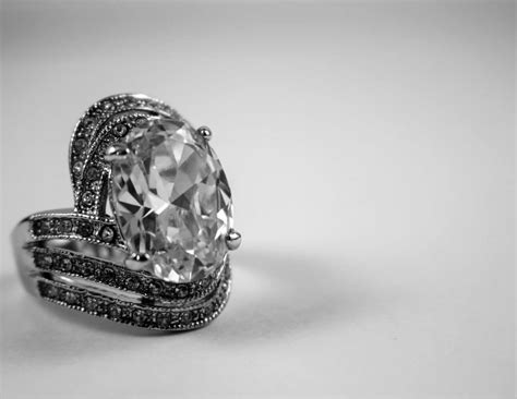 Pear Shaped Engagement Rings What You Need To Know