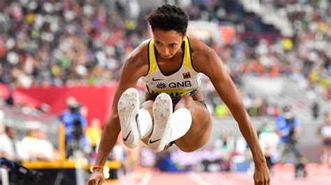 Jun 10, 2021 · iako je malaika mihambo imala najbolji skok od 6,82 metara, u poslednjoj seriji koja je bila odlučujuća skočila je 6,33 metara, a španovićeva je otišla 26 centimetara dalje i zbog toga je na. Malaika Mihambo gewinnt in Doha WM-Gold im Weitsprung ...