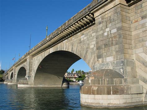 The historic London Bridge attracts visitors to Lake Havasu City from around the world Brücke