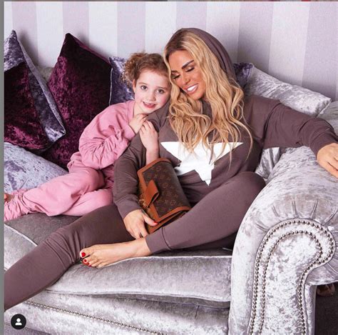 Katie Price Shares Unfiltered Make Up Free Snap As She Poses With Jett And Bunny Ok Magazine