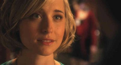 Allison Mack Actriz De Smallville Fue Capturada Por Tráfico Sexual