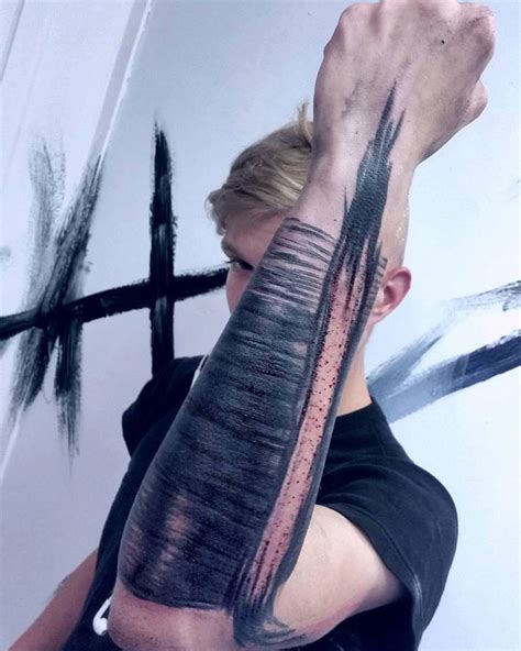 il rituale del brutal black fare tattoo per provare e infliggere più dolore possibile roba da