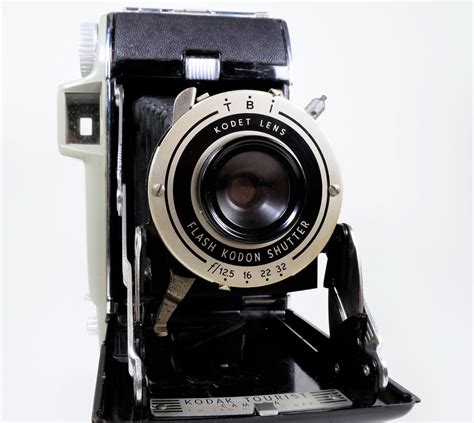 Vintage Eastman Kodak Tourist Folding 620 Roll Film Camera Medium