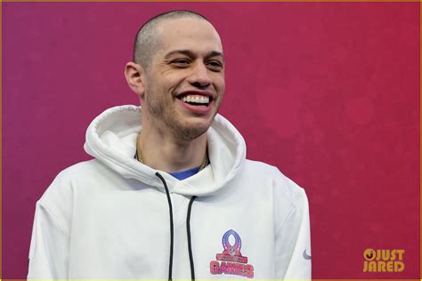 Pete Davidson Hilariously Questions Why He S Judging A Football