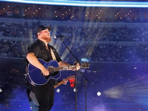 CMA Entertainer of the Year Luke Combs launches new world tour in