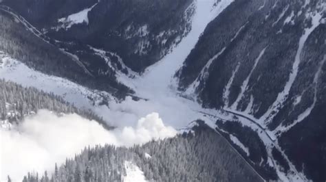 Video Huge Avalanche Triggered By Crews Near Glacier National Park