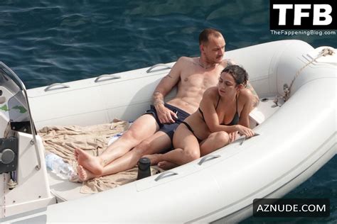 Charli Xcx Sexy Seen Showing Off Her Nude Tits On A Boat In Amalfi