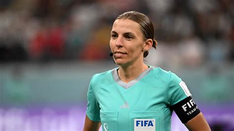 Une Première Femme Arbitre à La Coupe Du Monde De Soccer Tva Nouvelles