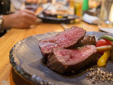 肉🍖 🍖 ステーキ 🍖 🍖 サーロイン 😋 🍖 1週間遅れて誕生日を祝ってもらいました☺️ 🍖 ここのお肉美味しい😋 🍖 そしてこんな肉