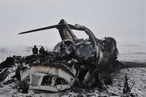 In den frühen morgenstunden des montags starteten mehrere flugzeuge der bundeswehr in richtung afghanistan. Afghanistan: Flugzeug stürzt über Taliban-Gebiet ab - Blick