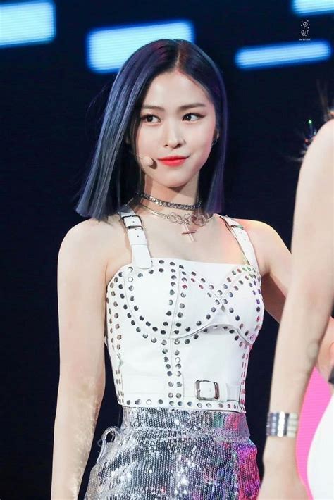 10 Times Itzys Ryujin Stunned Us All With Her Gorgeous Physique And Visuals Koreaboo