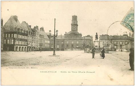 08 CHARLEVILLE MEZIERES. Hôtel de Ville vers 1903. Magasin Au Coin de Rue