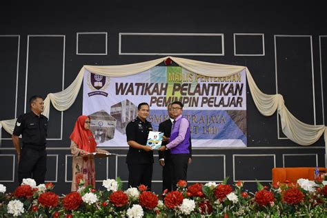 Teks pengacara majlis penyerahan watikah pelantikan pengawas perpustakaan smk kubor panjang bagi tahun. WATIKAH PELANTIKAN - Majalah Inspirasi 11 SMK PUTRAJAYA ...