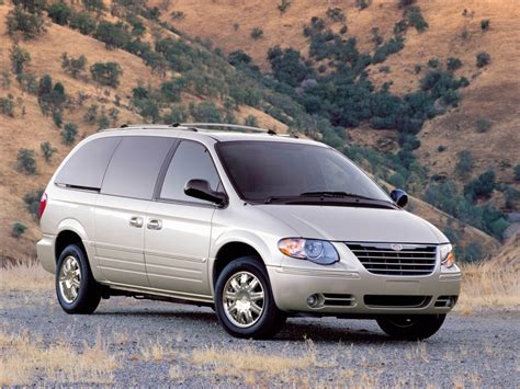 Chrysler Town And Country Specs And Photos 2004 2005 2006 2007
