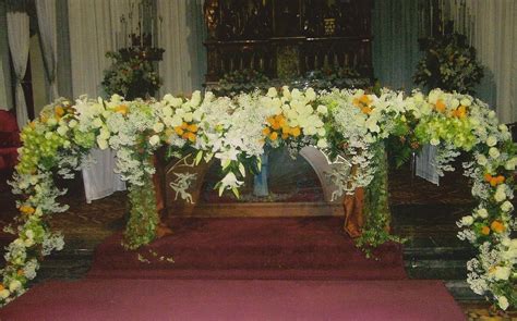 Modal bunga dari taman saja, bunga altar gereja tampil dengan sangat cantik. Gambar Rangkaian Bunga Altar Gereja - Gambar Terbaru HD