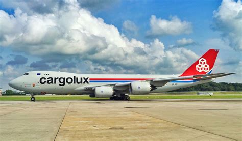 Um Avião Boeing 747 Pode Transportar 370 Passageiros