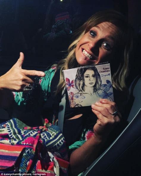 Kasey Chambers Confirms She Is Single And She Loves It Daily Mail Online
