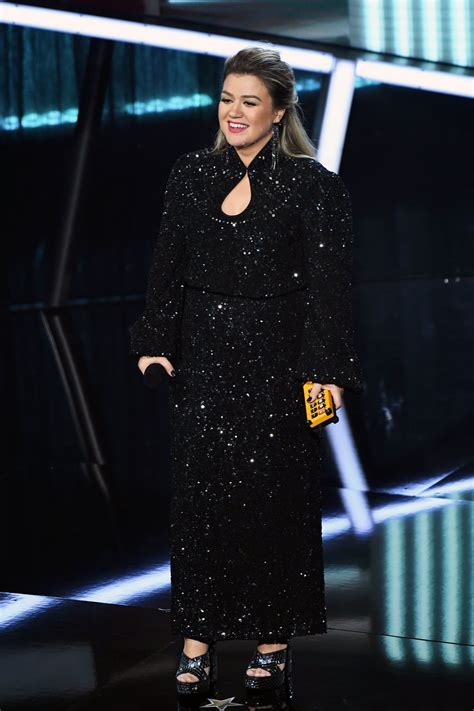 She rose to fame for winning the first season of american idol in 2002. KELLY CLARKSON Performs at Billboard Music Awards 2020 in ...