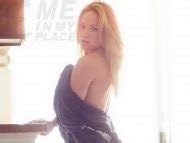 Caity Lotz Nuda Anni In Esquire Me In My Place