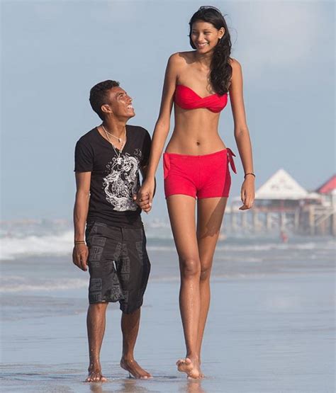 tall women height comparison with short people