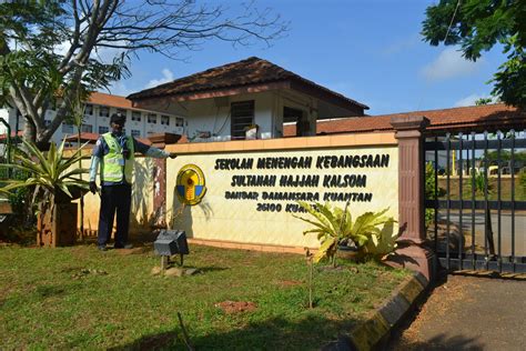 So sad becos need to change schools :(( posted by hanif at 1:58 am. SMK SULTANAH HAJJAH KALSOM: SHAKS's Origin.