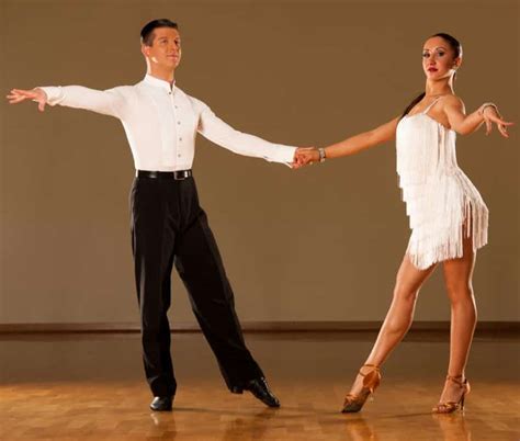 4 Pasos De Salsa Fáciles De Aprender Para Tus Bailes Escuela De Baile