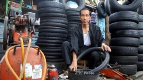 Viral Foto Jokowi Tukang Tambal Ban Ternyata Bukan Editan