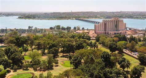 Mali is shaped a bit like a butterfly, leaning to the northwest, with a much smaller left than right wing. Find hotels in Bamako, Mali | Radisson Hotels