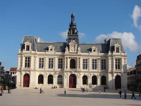 Service rapports des sociétés d'économie mixte (s.e.m) service Hôtel de Ville de Poitiers | Poitiers, Villa, Hotel de ville