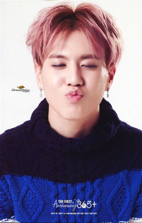 Estudiando la pose para la foto. The most awesome images on the Internet | Sexy, Got7 and So cute