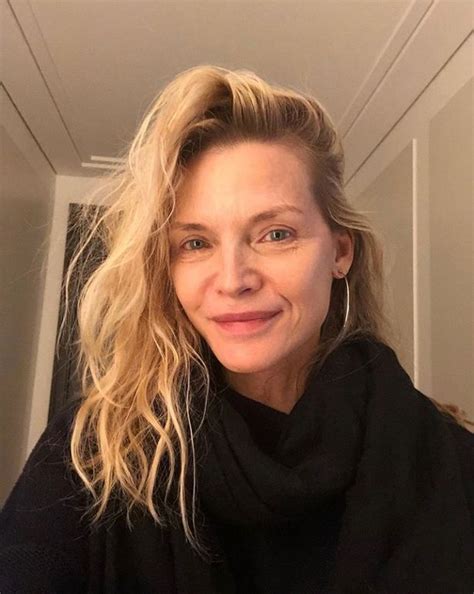 Michelle Pfeiffer 61 Goes Makeup Free In Stunning Selfie For