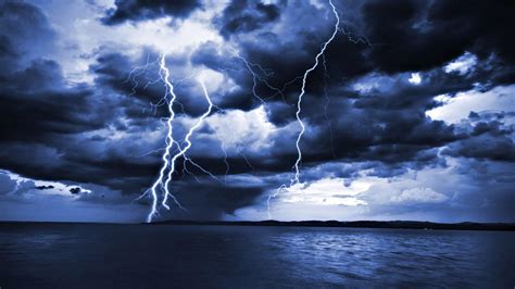 Lightning Storm In Ocean X Download Hd Wallpaper Wallpapertip
