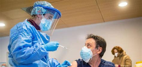 De hecho, un par de pacientes se sometieron a esa intervención en las mejillas. Por qué la vacuna de la covid-19 es la mayor proeza ...