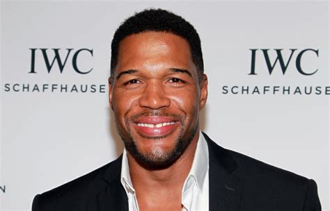 He got married to his first wife the couple had a daughter called tania and a son michael strahan jr. Michael Strahan Bio, Net Worth, Married, Wife, Girlfriend, Relationship, Show, Salary, Family, Age