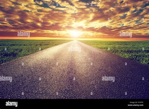Long Straight Highway Hi Res Stock Photography And Images Alamy