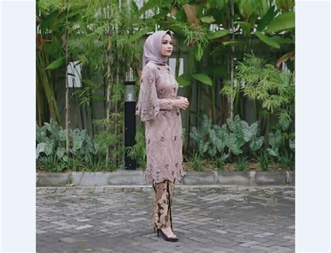 See more of kebaya modern on facebook. 100+ Inspirasi Baju Kebaya Modern 2019 Terbaru dan Terlengkap - WIKIPIE.CO.ID