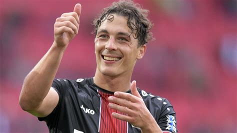 Baumgartlinger nationality austria date of birth 2 january 1988 age 33 country of birth austria place of birth salzburg position midfielder height 184 cm weight 86 kg foot right. Leverkusen verlängert mit Julian Baumgartlinger: "Auf ihn ...