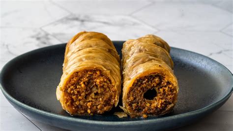 Recept Za Baklava Rolnice Sa Plazmom I Orasima Prelivene Sirupom Noizz