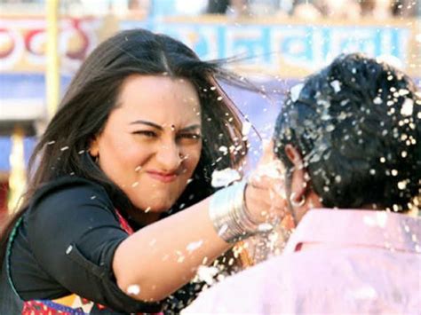 अमेज़ॉन प्राईम की वेब सीरीज़ से सोनाक्षी सिन्हा का दबंग लुक Sonakshi Sinhas First Look As