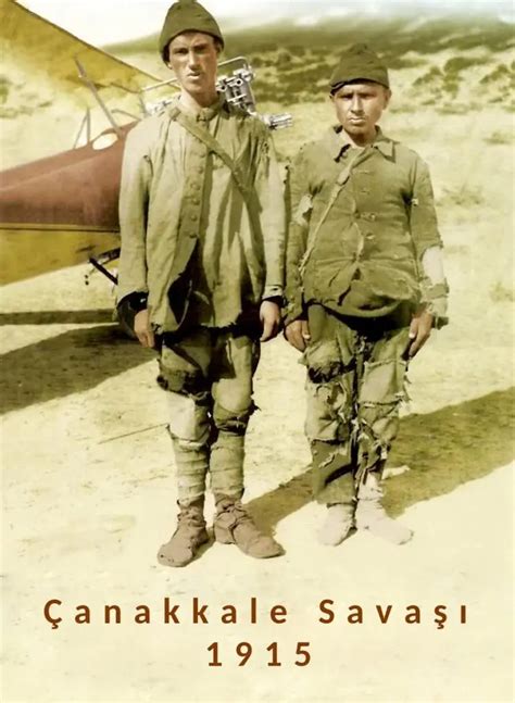 Çanakkale Savaşında Eskimiş Kıyafetleriyle Genç İki Asker Uçak Önünde
