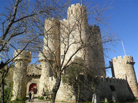 San martin de valdeiglesias campgrounds. Unos amigos de Paradores: El Castillo de la Coracera, en ...