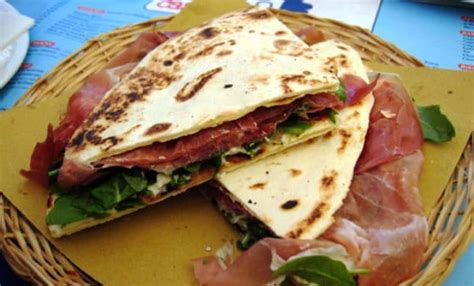 È di origine turca ma, per la sua comodità, si è ormai diffuso anche nelle tavole degli italiani. Piadinas, elige el relleno y listo - Recetín | Recetín