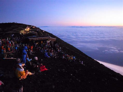 7:33 japan geographic 138 843 просмотра. ご来光, 富士山登山(吉田ルート) Climb Mt.Fuji(Yoshida Trail) | 大日岳 ...