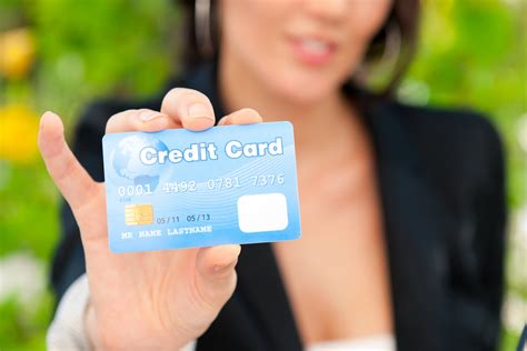 When to use credit card. How People Use Credit Cards in Foreign Countries Other Than the U.S.