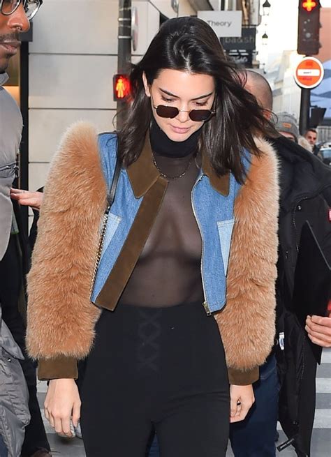 Kendall Jenner Parizom Etala U Prozirnoj Majici Bez Grudnjaka Tportal