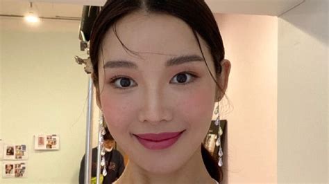 A Makeup Artist Shares The Secrets Behind The Flawless Faces Of Korean