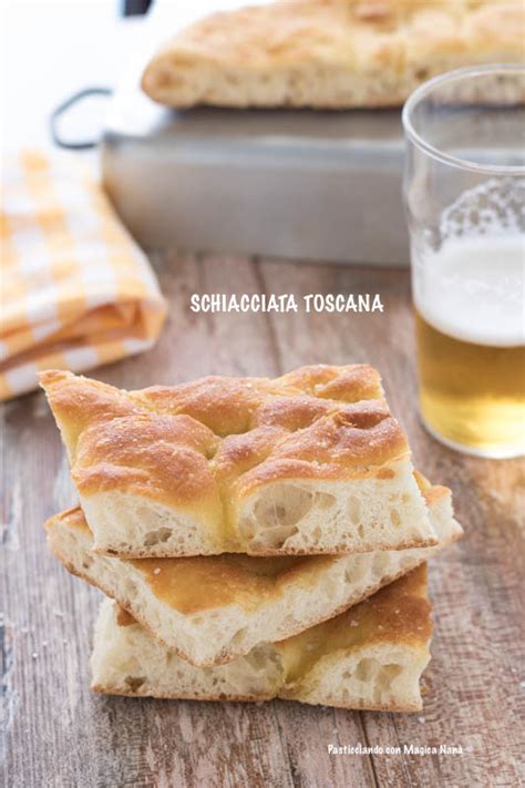 È una ricetta perfetta per tantissime occasioni, come buffet, feste in casa, cene e pranzi con amici e parenti. Focaccia schiacciata toscana, ricetta con lievito madre